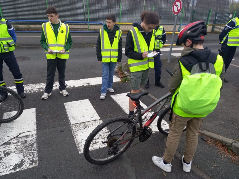 cyclistes brillez action sensibilisation college dom sortais